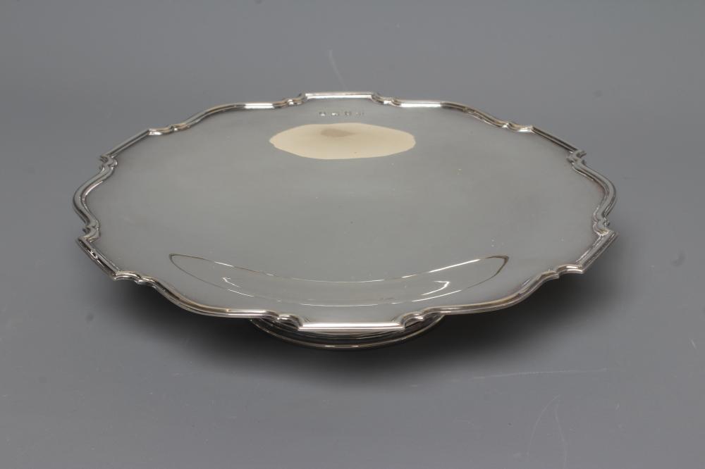 A GEORGE VI SILVER LOW PEDESTAL BOWL by Barker Bros., Birmingham 1939, of circular form with Image