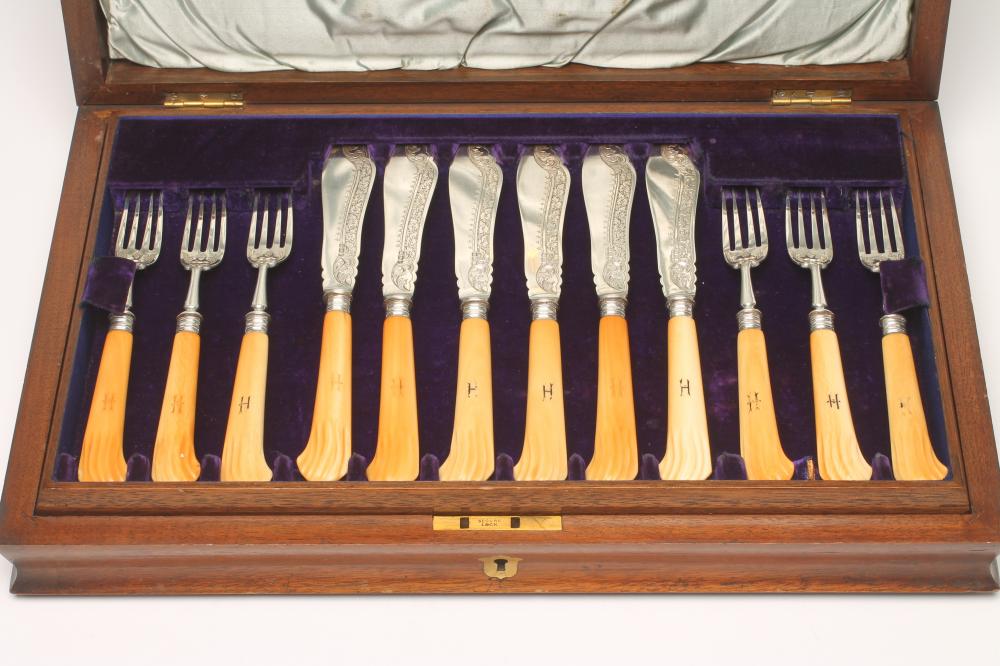 A SET OF SIX LATE VICTORIAN SILVER FRUIT KNIVES AND FORKS Image