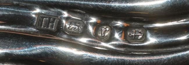 A VICTORIAN LARGE SILVER SUGAR CASTOR Image