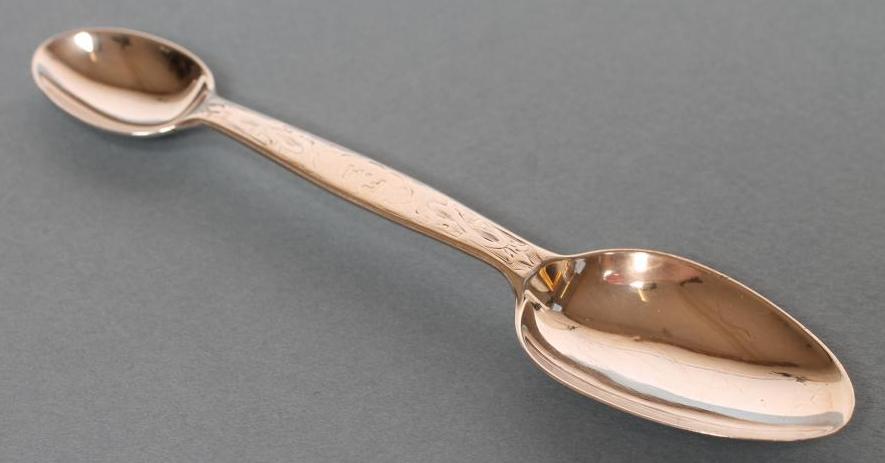 A VICTORIAN SILVER DOUBLE MEDICINE SPOON Image