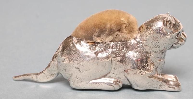 AN EDWARDIAN NOVELTY SILVER PIN CUSHION Image
