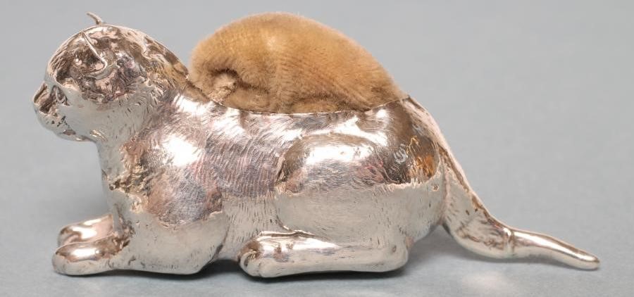 AN EDWARDIAN NOVELTY SILVER PIN CUSHION Image