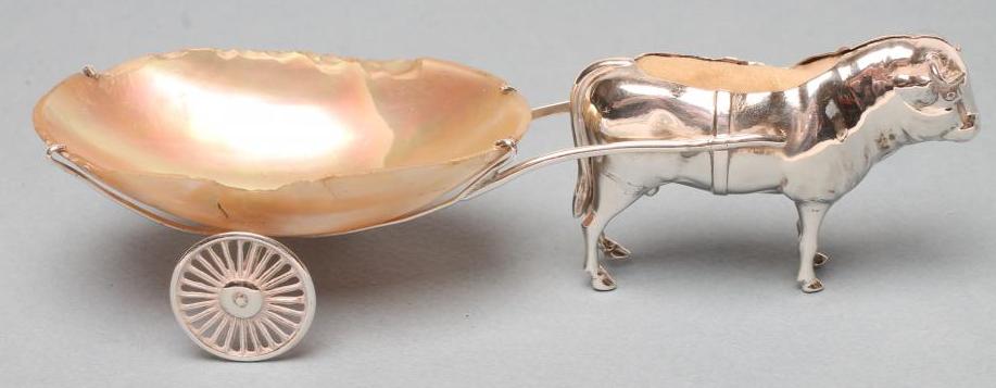 AN EDWARDIAN NOVELTY SILVER PIN CUSHION Image