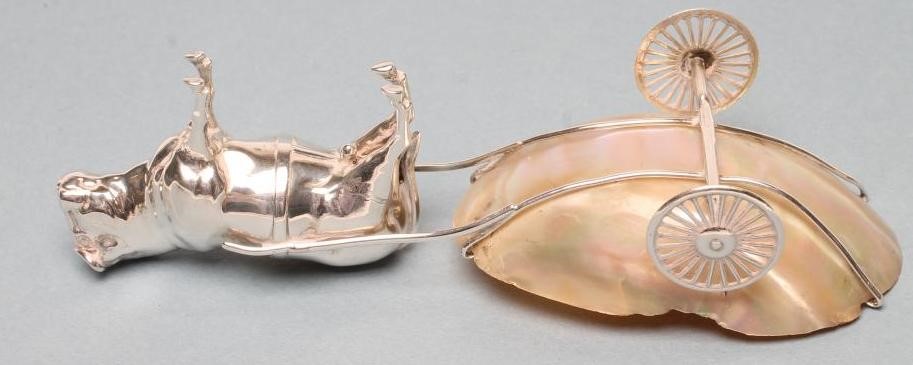 AN EDWARDIAN NOVELTY SILVER PIN CUSHION Image