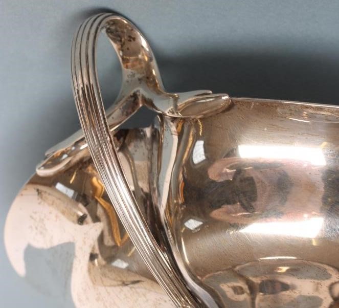 AN EDWARDIAN ART NOUVEAU SILVER CENTRE DISH Image