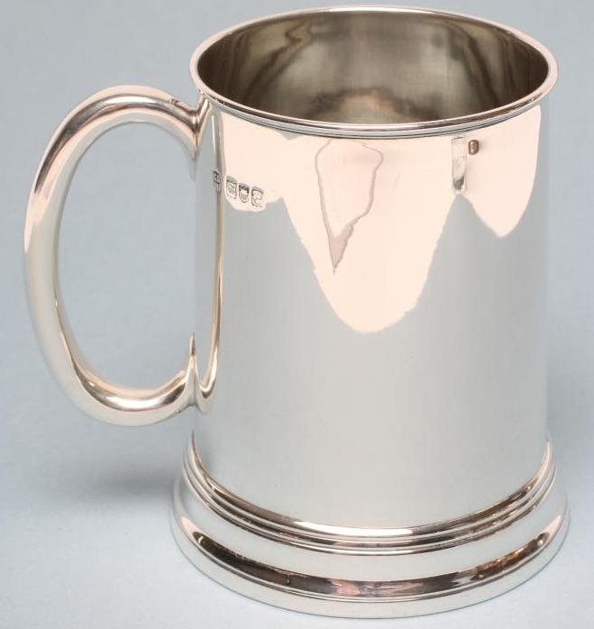 A LATE VICTORIAN SILVER MUG Image