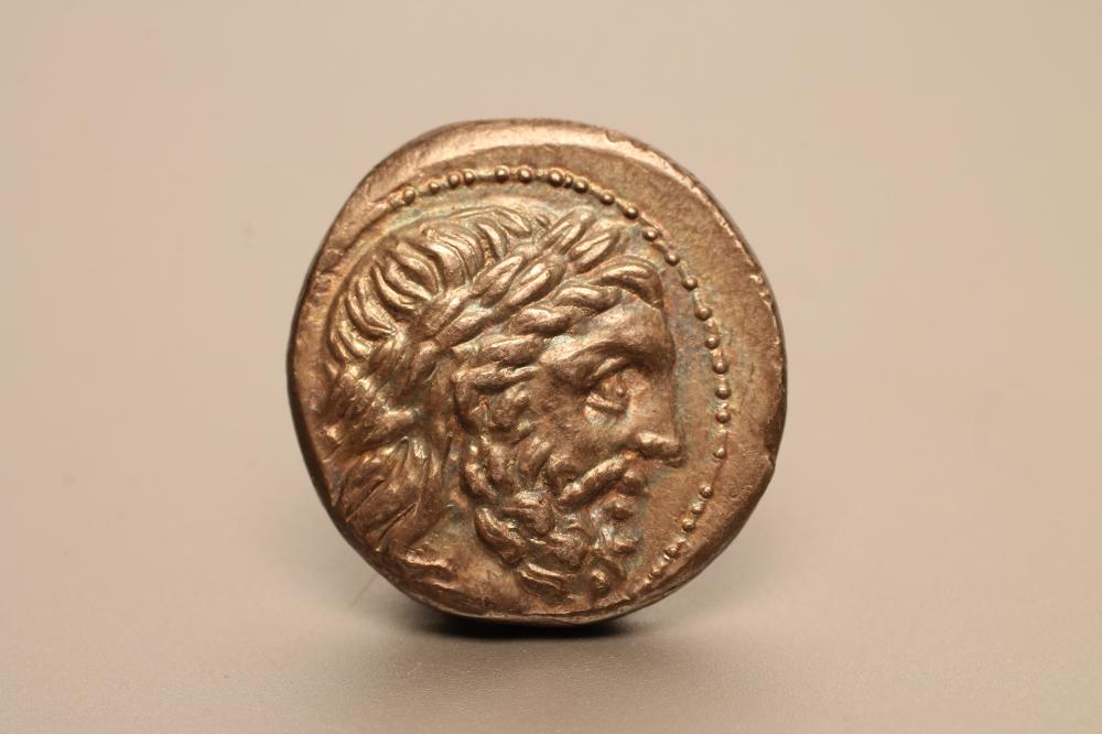 A COIN similar to the previous lot but different control marks Image