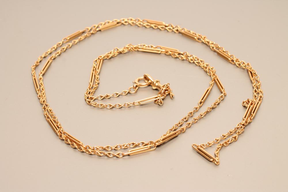A GOLD MUFF CHAIN Image