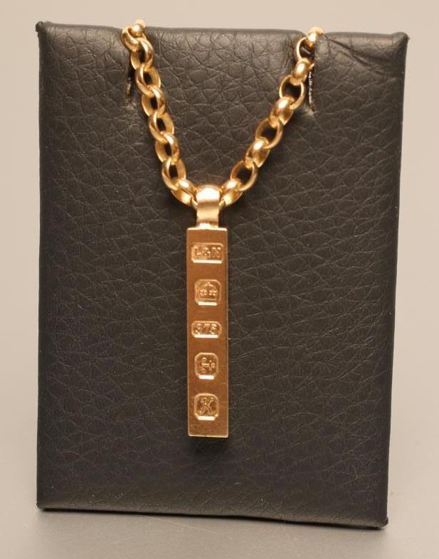 A 9CT GOLD INGOT PENDANT Image