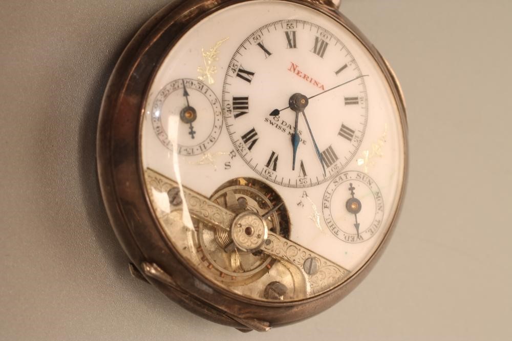 AN HEBDOMAS EIGHT DAY SILVER POCKET WATCH Image