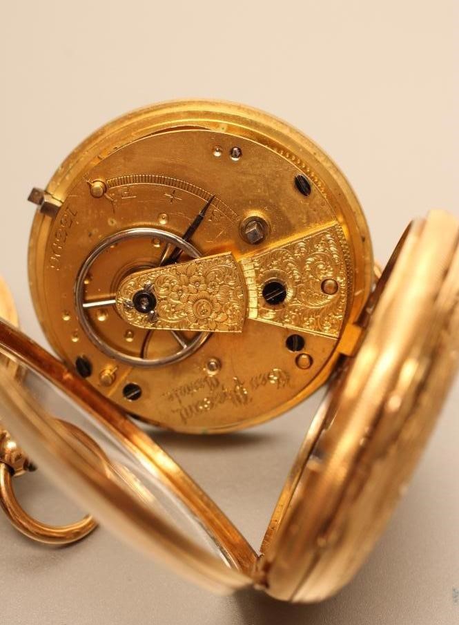 A VICTORIAN 18CT GOLD POCKET WATCH Image
