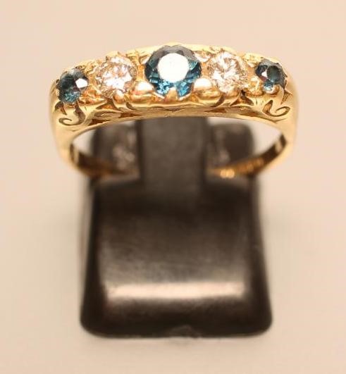 A SAPPHIRE AND DIAMOND RING Image