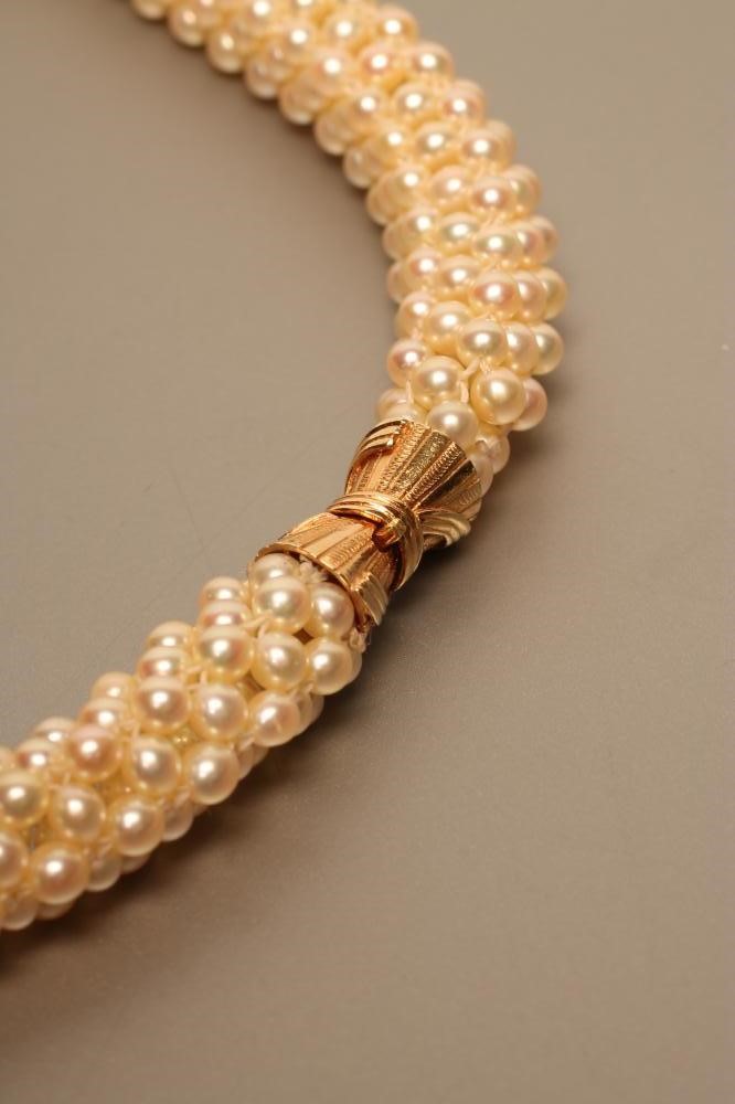 A CULTURED PEARL ROPE CHOKER Image