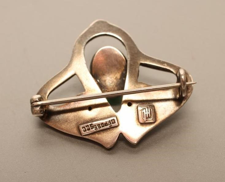 A JUGENDSTIL BROOCH Image