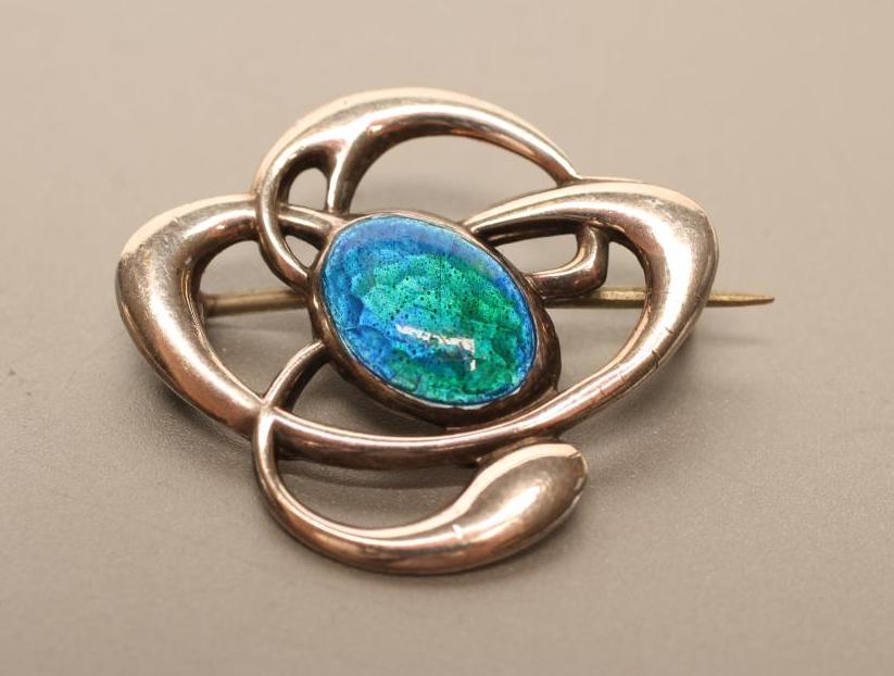 AN EDWARDIAN ARTS AND CRAFTS SILVER AND ENAMEL BROOCH Image