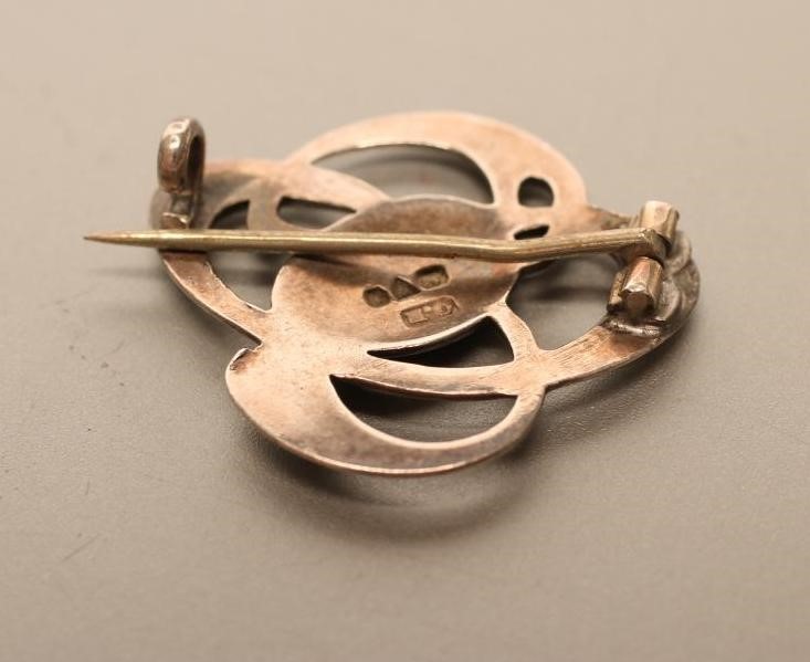 AN EDWARDIAN ARTS AND CRAFTS SILVER AND ENAMEL BROOCH Image