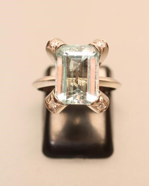 A COCKTAIL RING Image