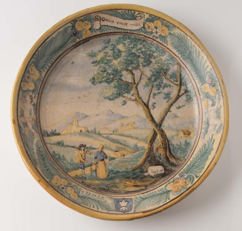 A TALAVERA STYLE MAIOLICA DISH Image
