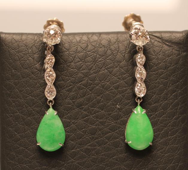 A PAIR OF ART DECO DROP EARRINGS Image