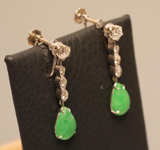 A PAIR OF ART DECO DROP EARRINGS Image