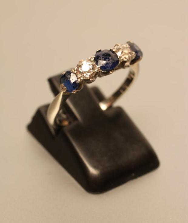 A FIVE STONE SAPPHIRE AND DIAMOND RING Image