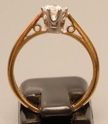 A SOLITAIRE DIAMOND RING Image
