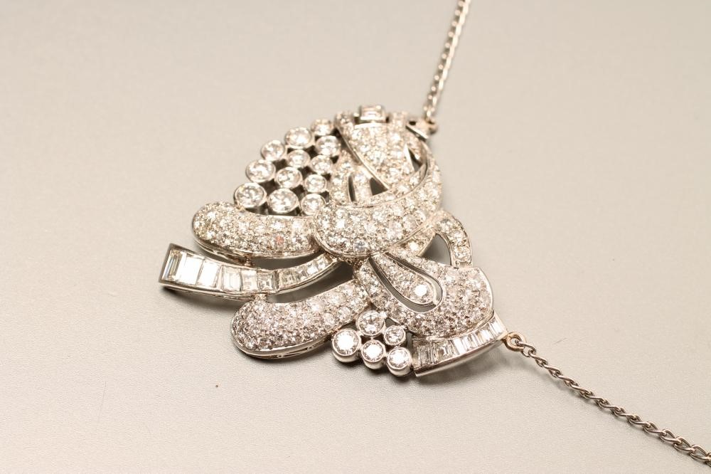 AN ART DECO DIAMOND NECKLACE Image