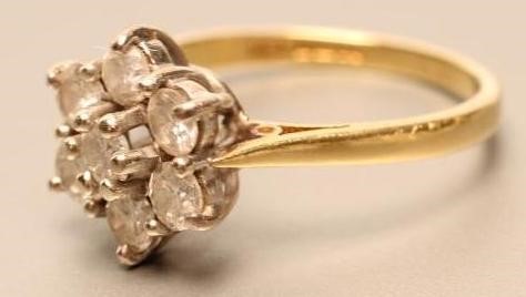 A SEVEN STONE DIAMOND CLUSTER RING Image