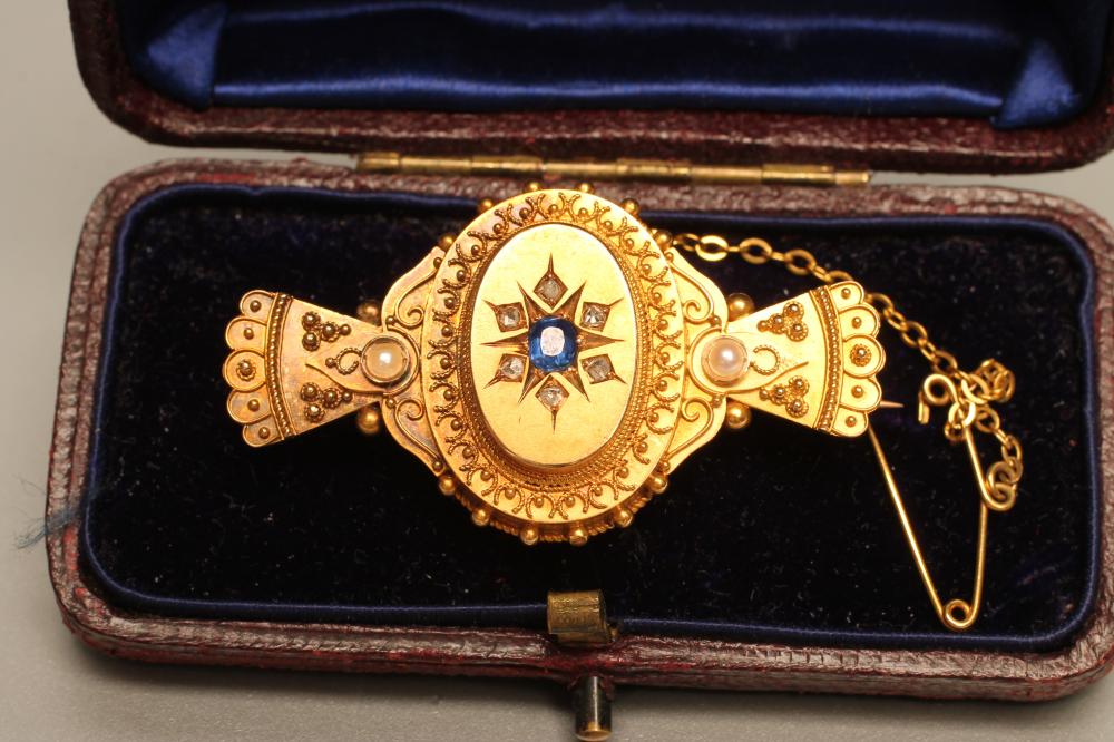 A VICTORIAN BROOCH Image