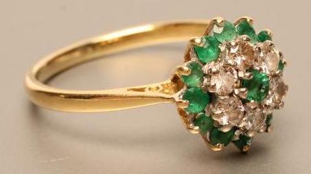 AN EMERALD AND DIAMOND CLUSTER RING Image
