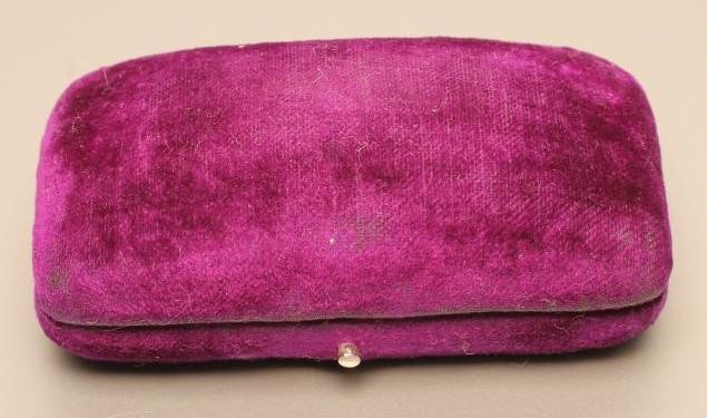 A VICTORIAN OPAL AND DIAMOND ARROW BROOCH Image