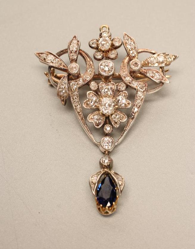 A VICTORIAN DIAMOND AND SAPPHIRE BROOCH/PENDANT Image