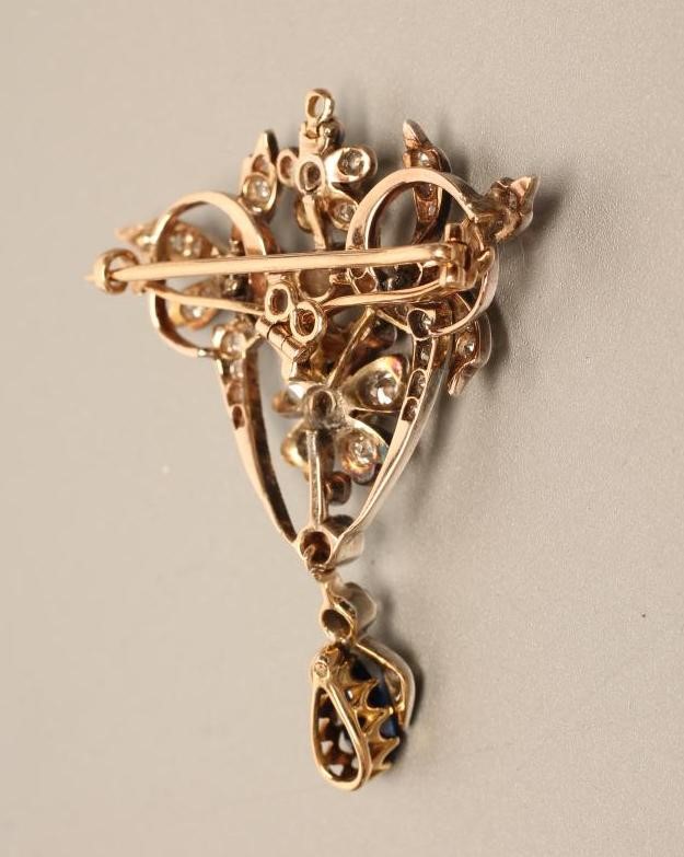 A VICTORIAN DIAMOND AND SAPPHIRE BROOCH/PENDANT Image