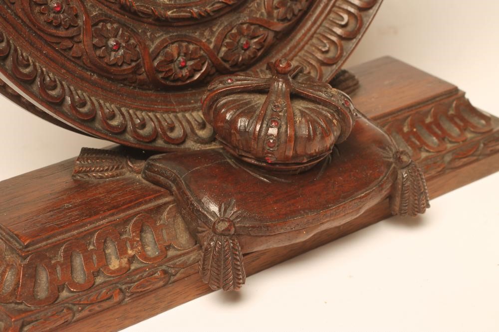 A VICTORIAN OAK FREE-STANDING OVAL FRAME Image