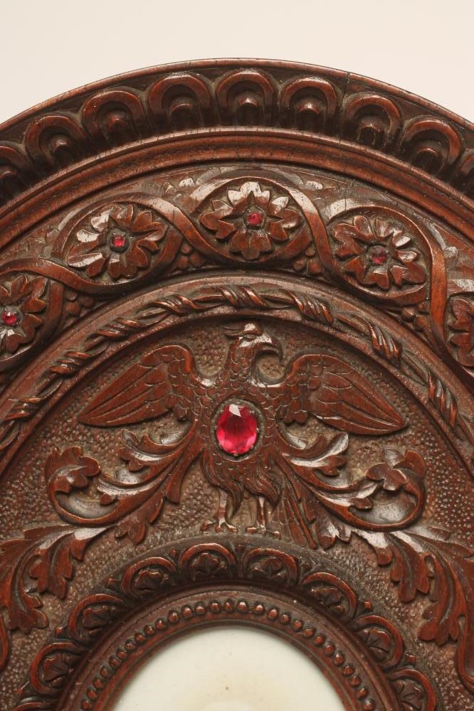 A VICTORIAN OAK FREE-STANDING OVAL FRAME Image