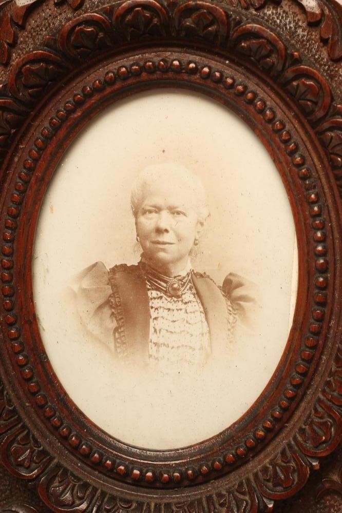 A VICTORIAN OAK FREE-STANDING OVAL FRAME Image