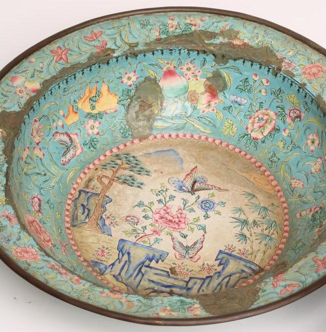 A CANTON ENAMEL TOILET JUG AND BASIN Image