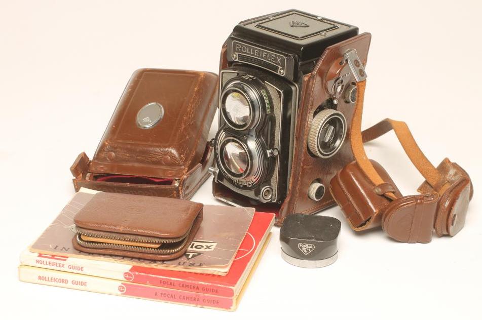 A ROLLEIFLEX "T" TWIN LENS CAMERA Image