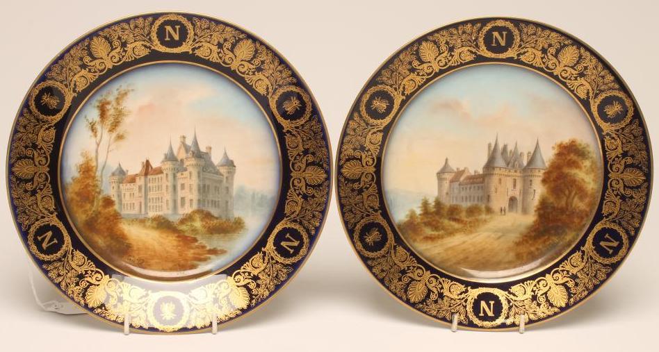 A PAIR OF FRENCH PORCELAIN CABINET PLATES Image
