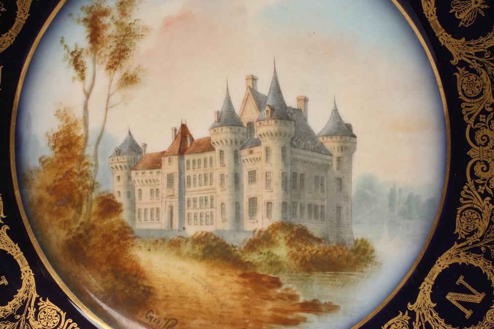 A PAIR OF FRENCH PORCELAIN CABINET PLATES Image