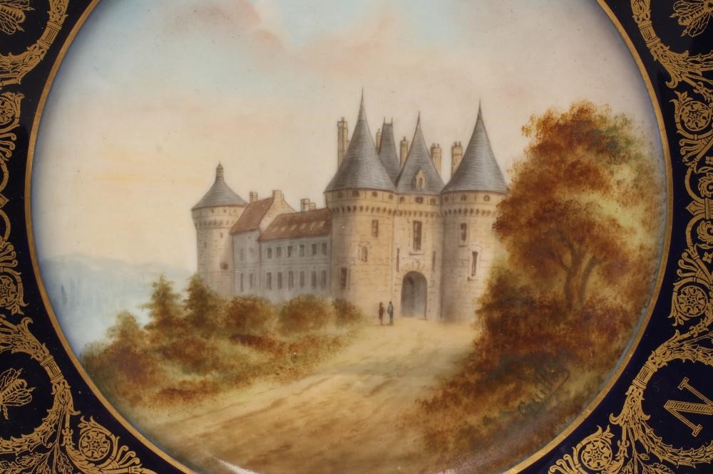 A PAIR OF FRENCH PORCELAIN CABINET PLATES Image