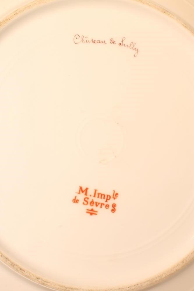 A PAIR OF FRENCH PORCELAIN CABINET PLATES Image