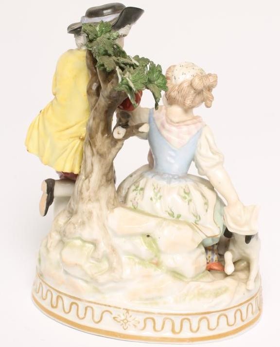 A CONTINENTAL PORCELAIN FIGURE GROUP Image
