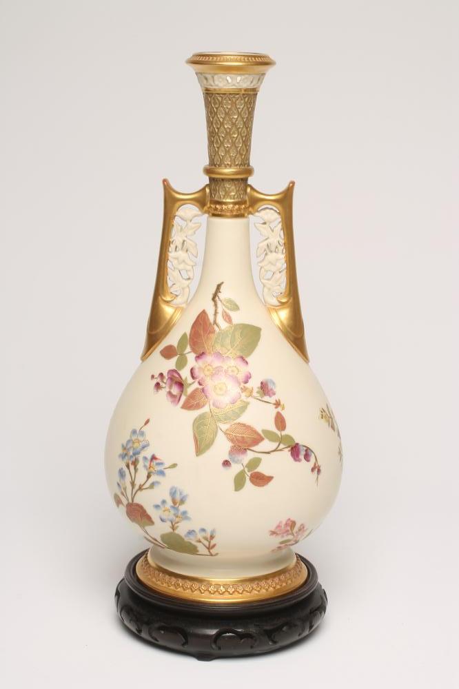 A ROYAL WORCESTER PORCELAIN PERSIAN STYLE VASE Image
