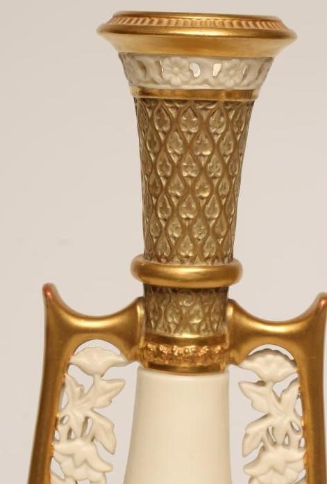 A ROYAL WORCESTER PORCELAIN PERSIAN STYLE VASE Image