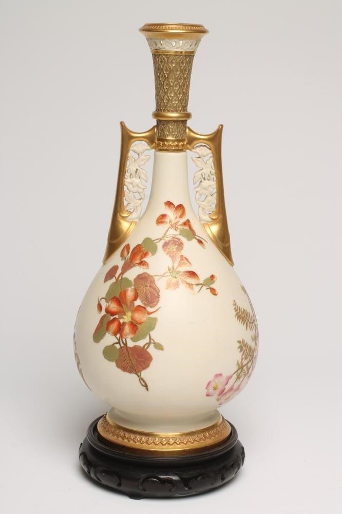 A ROYAL WORCESTER PORCELAIN PERSIAN STYLE VASE Image