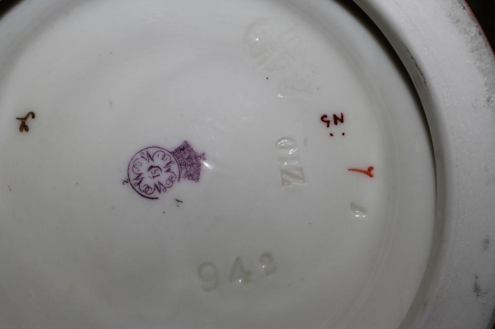 A ROYAL WORCESTER PORCELAIN PERSIAN STYLE VASE Image