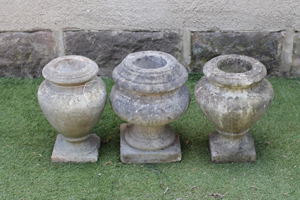 A SMALL WHITE MARBLE URN Image