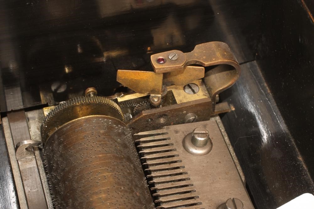 A SWISS MUSICAL BOX Image