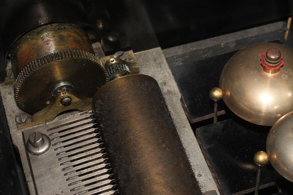 A SWISS MUSICAL BOX Image